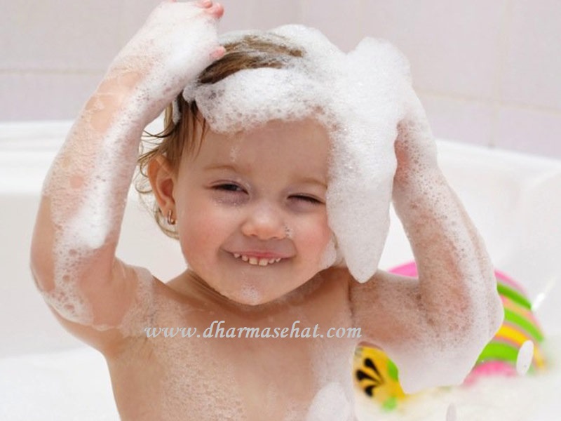 Tips Merawat Rambut Si Kecil Agar Tetap Sehat
